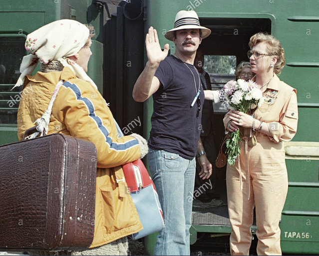 Nikita Mikhalkov center film director Nonna Mordyukova left People s Artist of the USSR and State Prize winner and Svetlana.jpg