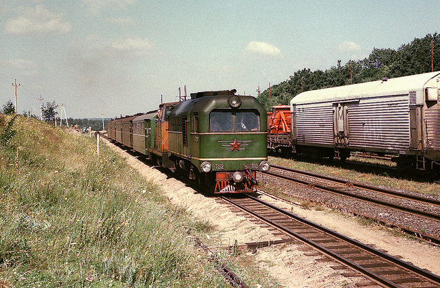 SZD TU2-110 +TU7A hauling passenger train at the Gayvoron station (23.07.1990).jpg