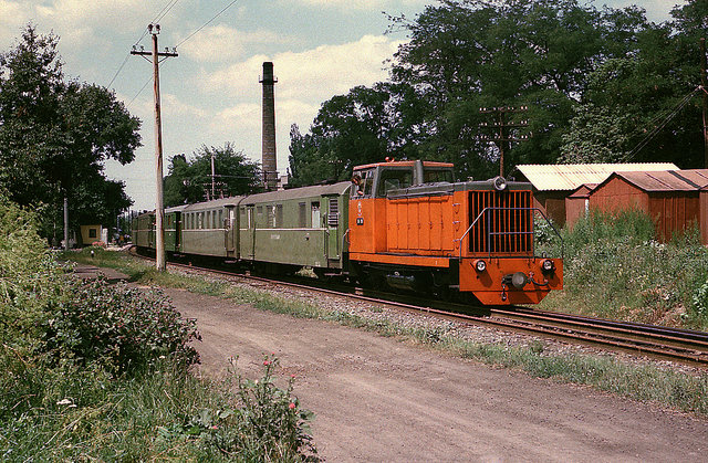 SZD TU7A with Gayvoron - Podgorodnaja passenger train (23.07.1990).jpg