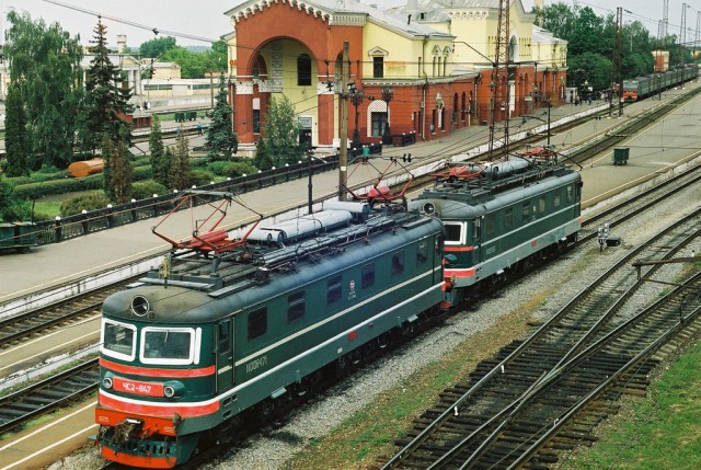 Электровоз ЧС2-847 на станции Орёл, Орловская область (29.05.2002).jpg