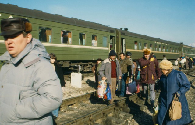 Train Volgograd, Russia 1993.jpg