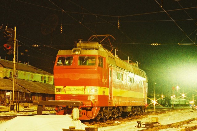 Электровоз ЧС4Т-247 на станции Владимир, Владимирская область (03.12.2002).jpg