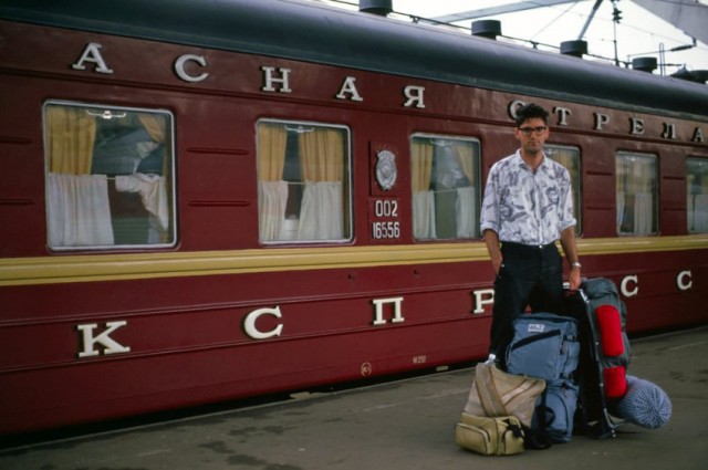 Inzwischen hat Weis per Zug die halbe Welt erkundet - Pakistan ist sein Lieblingsland geworden. Bahnhof Moskau (1988).jpg