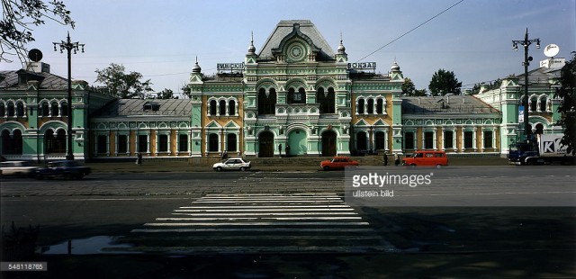 Rigaer Bahnhof am Prospekt Mira, Moskau (Außenansicht) - 09.1996.jpg
