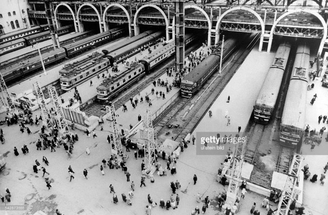 Blick in den Kasaner Bahnhof in Moskau (October 01, 1988).jpg