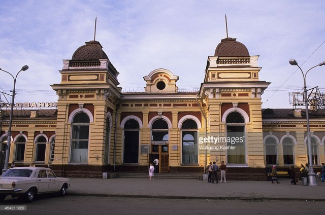 Russia, Siberia, Irkutsk train station (1 Januar 1992).jpg