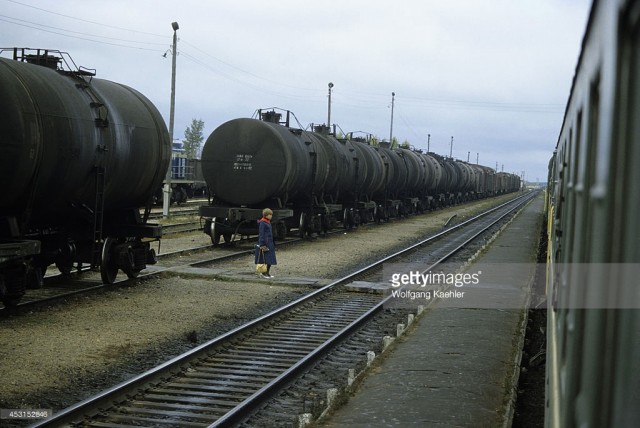 Russia, Trans-Siberian Railway, near Ulan Ude train station, freight train, tanker cars (1 Januar 1982).jpg