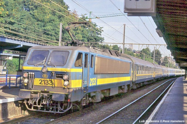 NMBS 2133 voor de Ost-West-Express in Luik Guillemins.jpg