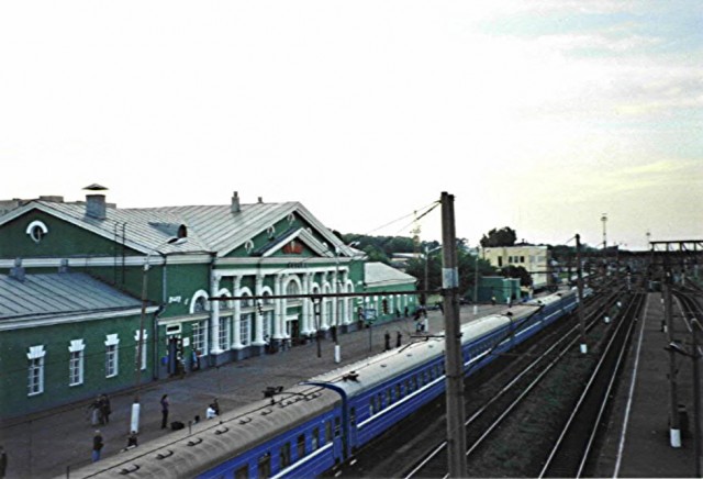 Train № 077 «Neman» Moskva - Grodno at Vjasma in the evening of 04.08.2002. Photo by Helmut Uttenthaler.jpg