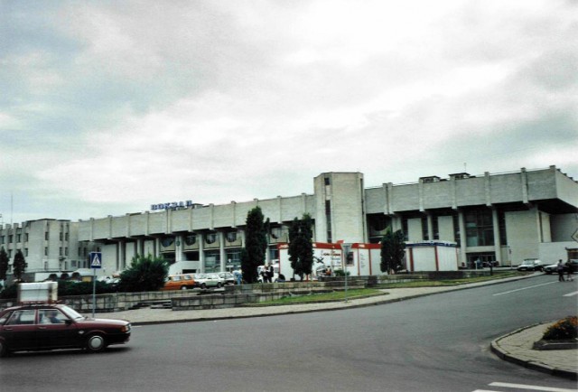 Railway station at the Grodno, Belarus (05.08.2002). Photo by Helmut Uttenthaler.jpg