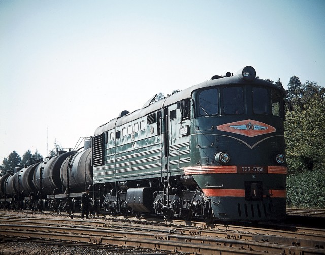 Секция Б тепловоза ТЭ3-5750 с грузовым поездом на станции Иматра, Финляндия (29.08.1970).jpg (785.33 КБ) Просмотров: 3075 Секция Б тепловоза ТЭ3-5750 с грузовым поездом на станции Иматра, Финляндия (29.08.1970).jpg