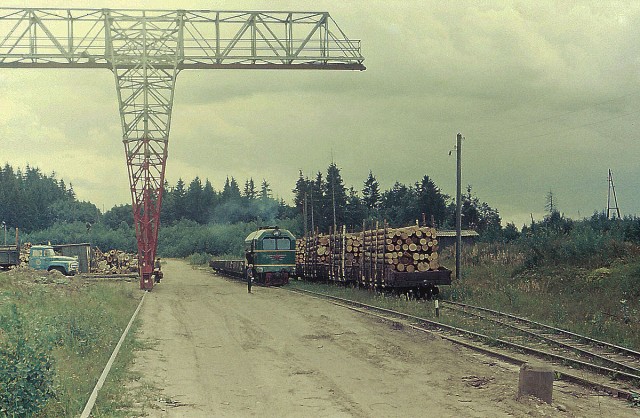 SZD TU2-145 at the Alūksne station (18.08.1981).jpg