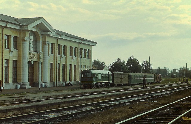 SZD TU2-145 at the station Gulbene (18.08.1981).jpg