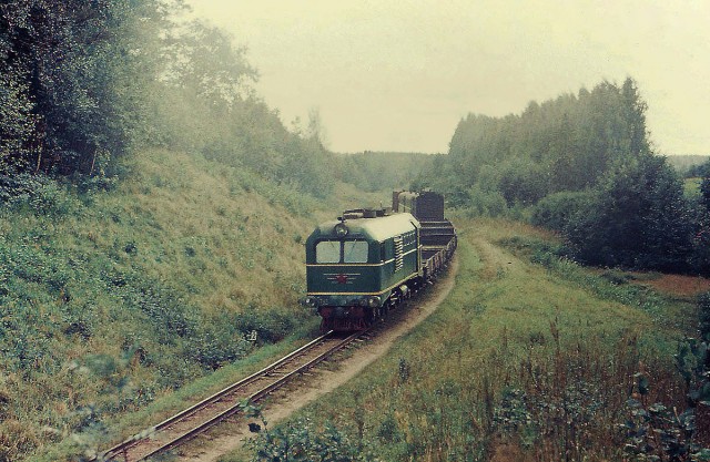 SZD TU2-145 hauling freight-passenger train near Alūksne station (18.08.1981).jpg