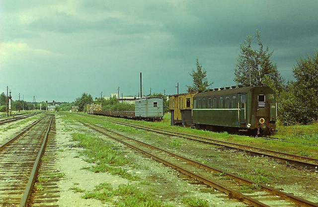 Freight and passenger cars at the Gulbene station (18.08.1981).jpg