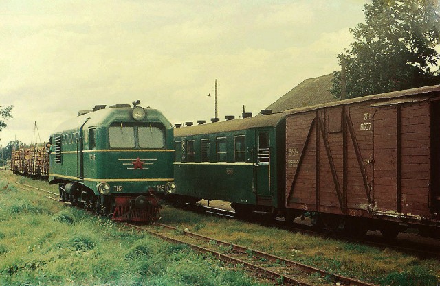 SZD TU2-145 at the Alūksne station (18.08.1981).jpg