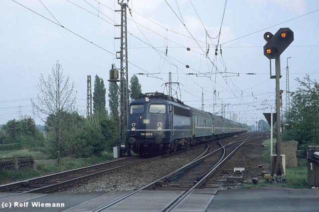 D 1249 Köln - Moskwa in Nievenheim 1991.jpg