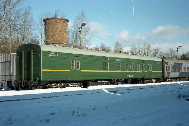 Mail car at the Valga station (28.01.1997).jpg