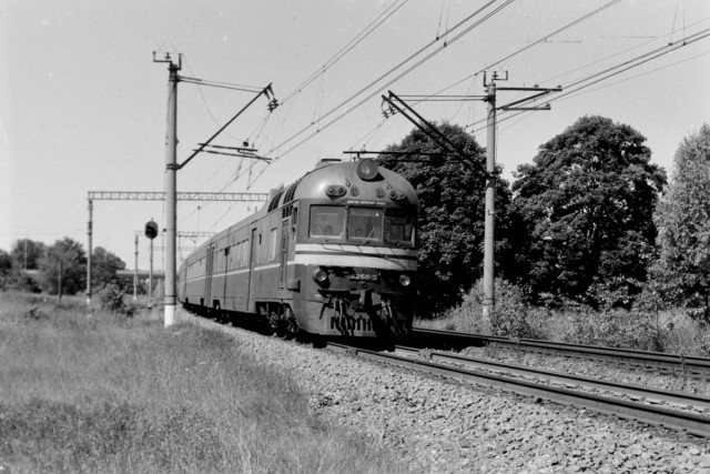 SZD D1-268 at the Tallinn - Ülemiste line (08.1987).jpg