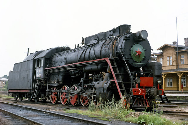 Паровоз Л-1129 на станции Тарту, Эстонская ССР (фото сделано в июне 1975 года).jpg