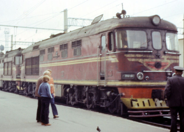 Тепловоз 2ТЭП60-0013 на станции Минск-Пассажирский, Минская область (1980-й год).jpg