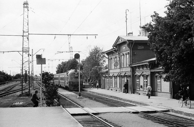 SZD D1-332-3 at the Keila station (06.1970).jpg