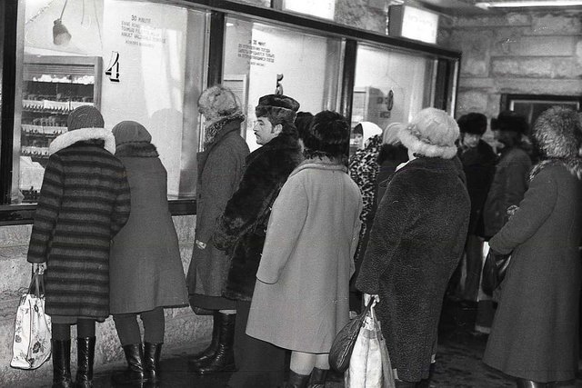 Ticket queue at the Tallinn-Balti station (01.1979).jpg (103.83 КБ) Просмотров: 5190 Ticket queue at the Tallinn-Balti station (01.1979).jpg