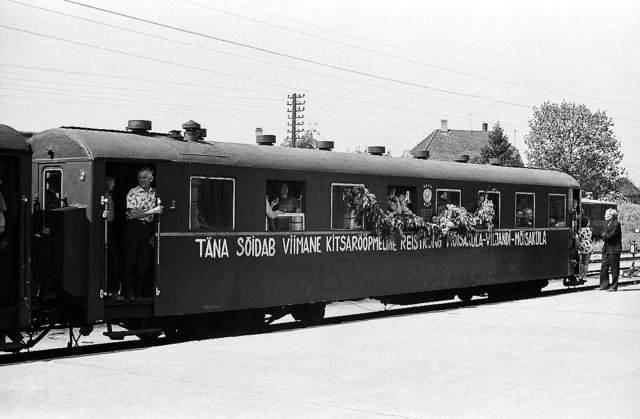 Last train leaving from Viljandi to Mõisaküla at the Viljandi station (03.06.1973) 1.jpg