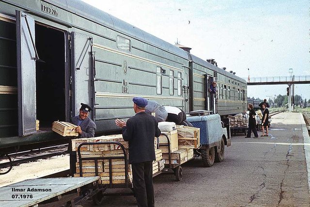 Baggage loading at the Pskov station (07.1976).jpg