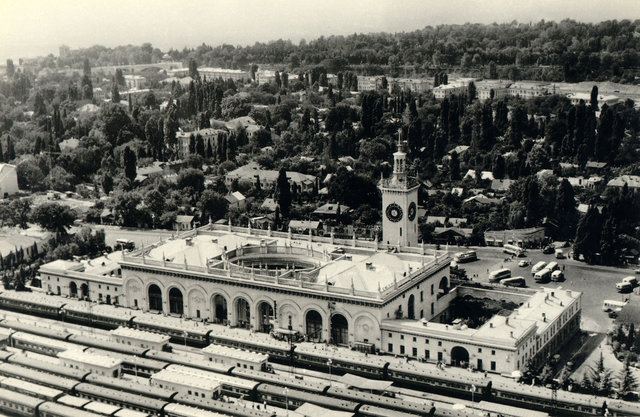 Железнодорожный вокзал города Сочи, Краснодарский край (1960-й год).jpg (423.93 КБ) Просмотров: 4873 Железнодорожный вокзал города Сочи, Краснодарский край (1960-й год).jpg