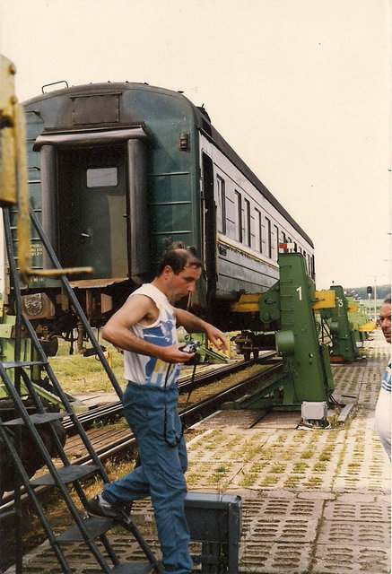 Une photo que j'ai deja poste sur le changement d'ecartement avant la frontiere Polonaise (1986-87).jpg