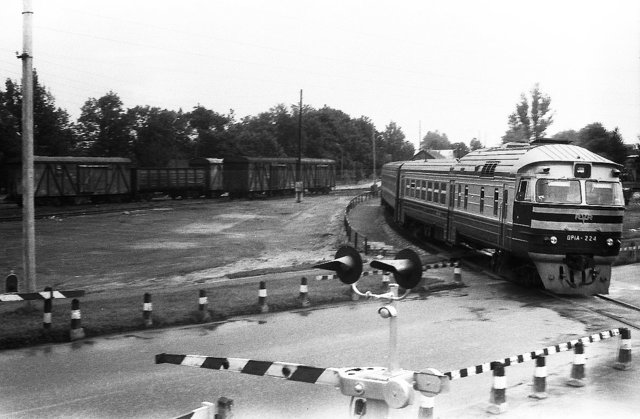 SZD DR1A-224 at the Viljandi station (06.1984).jpg