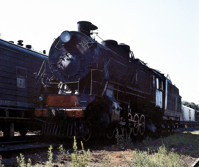 Паровоз СО18-3098 где-то в Ленинграде (1986-й год).jpg