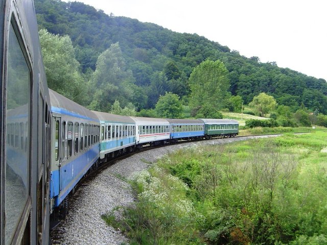 Der zug Split - Zagreb (mit kurswagen Budapest und Zagreb - Moskau), Split (Kroatien), 02.07.2007.jpg