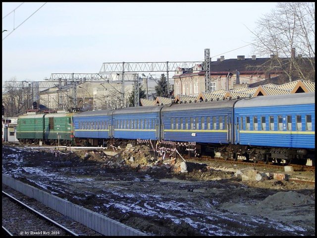 WL10-1308 der UZ erreicht Przemyśl aus Kiev Pass. Przemyśl (Polen), 27.12.2003.jpg