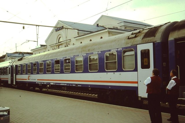 PKP WLABdu 52 51 70-80 340-3 im bahnhof Vilnius, Litauen (10.07.2007).jpg