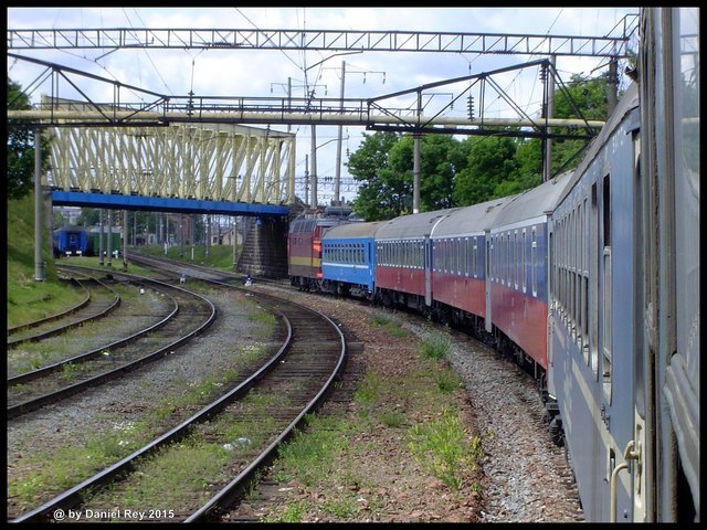 Der zug Moskau - Stettin einfahrt im Brest (Weißrussland). Blick in die Vergangenheit (2004).jpg
