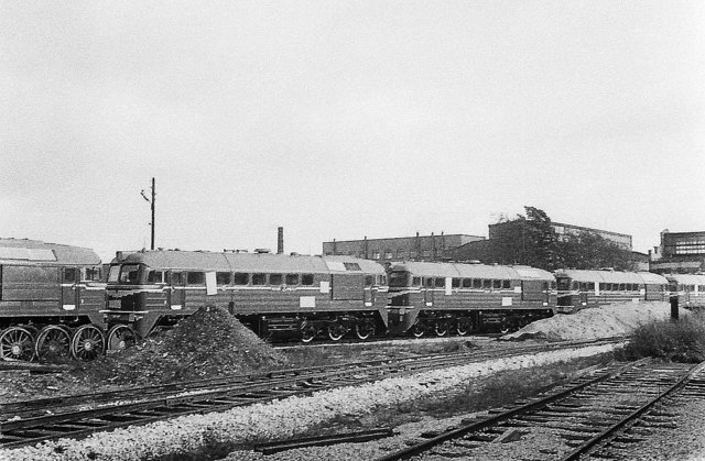 SZD M62-s at the station Tapa, new locomotives just arrived from factory (10.1972).jpg