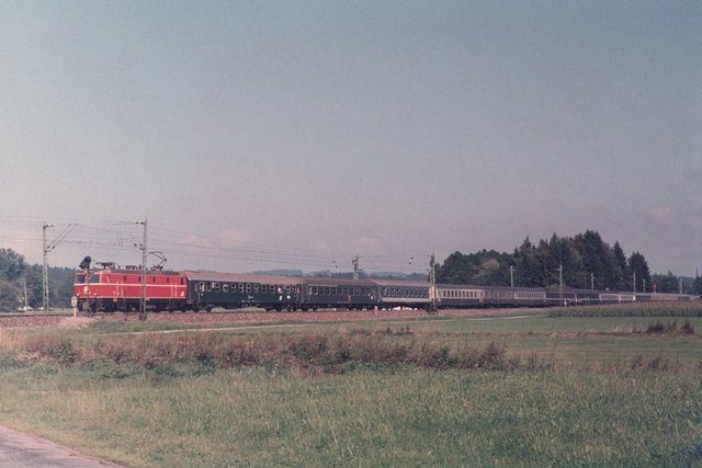 Der zug D 262 «Orient-Express» Bucuresti-Nord - Paris Est bei Prien-Chiemgau (September 1978).jpg