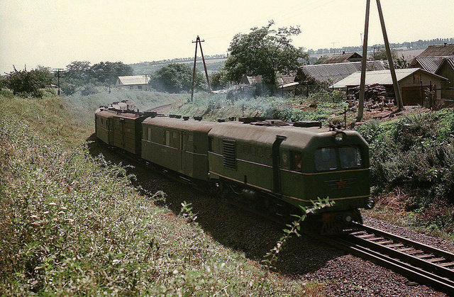 SZD TU2-178 with Podgorodnaja - Gayvoron passenger narrow gauge train (23.07.1990).jpg