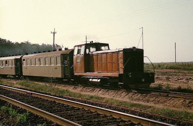 SZD TU7A hauling freight-passenger train at Gayvoron station (23.07.1990).jpg