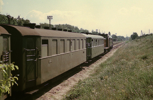SZD TU2-110 +TU7A hauling passenger train at the Gayvoron (23.07.1990).jpg