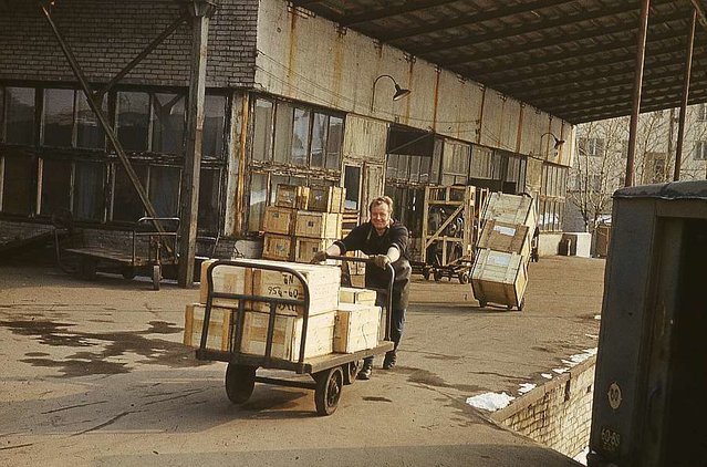 Baggage loading at the Tallinn-Balti station (03.1976).jpg