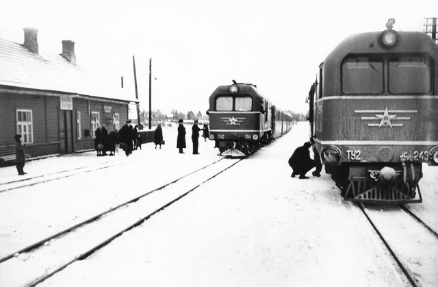 SZD TU2-094 & TU2-243 at the Hagudi station (01.1960).jpg