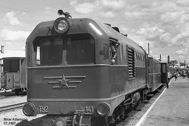 SZD TU2-141 with passenger train at the Pärnu station (07.1967).jpg