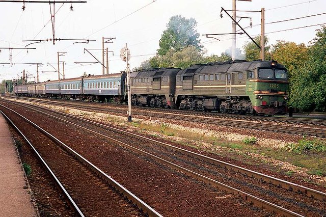 2M62-0213 (EVR 2M62-1205 + 2M62-1206) at the Lilleküla station (09.1997).jpg