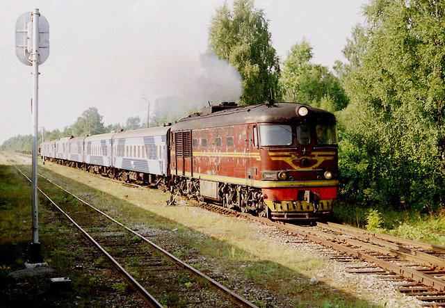 EVR TEP60-0222 at the Lelle station (02.09.1996).jpg