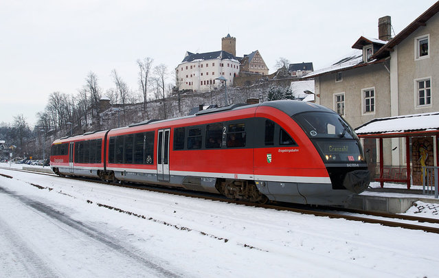 Liesel_28-11-10_642_055-8_im_Bahnhof_Scharfenstein.JPG