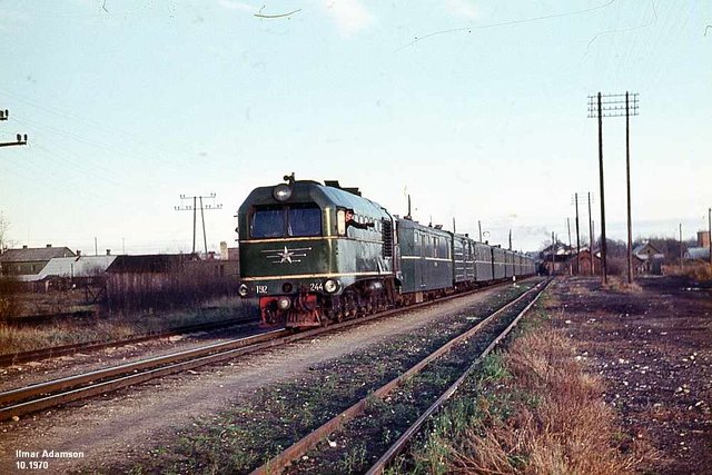 SZD TU2-244 at the Türi station (10.1970).jpg