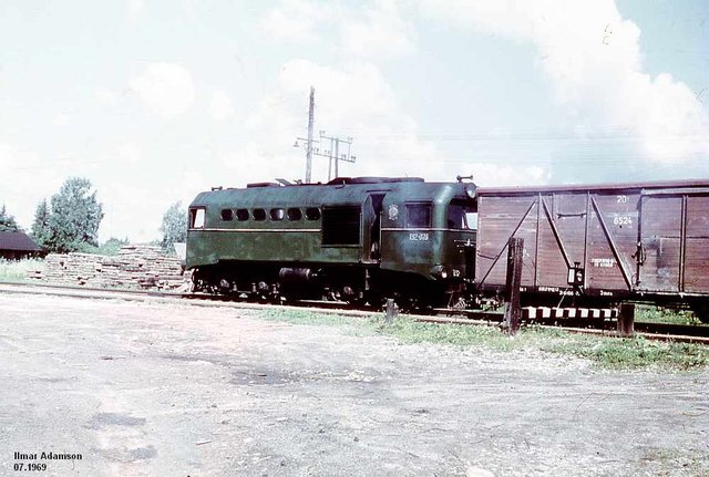 SZD TU2-076 at the Türi station (07.1969).jpg